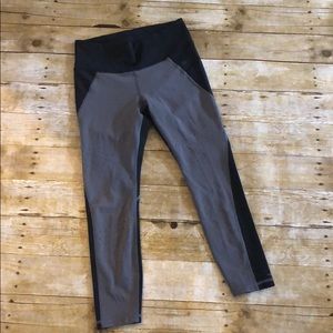 Athleta Capris M Black Gray M